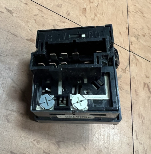 1998-2002 Volvo C70 S70 V70 Headlight Headlight Lamp Control Button 8601773