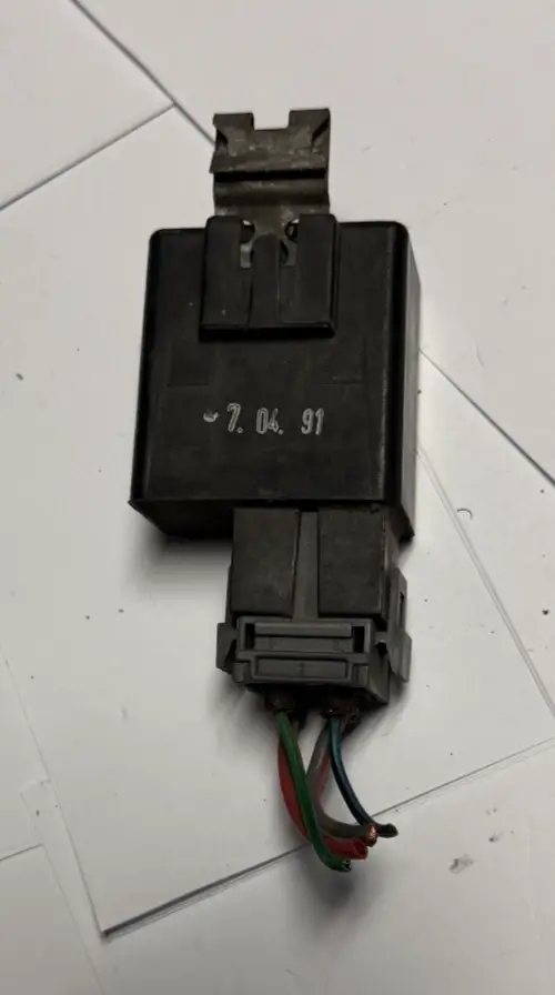 Volvo 240 740 760 940 4 Pin Fuel Pump Radio Suppression Relay 899931 1323592-1 by Volvo