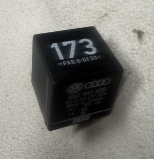 1999-2002 Volkswagen Cabrio Daytime Running Light Relay 3A0 941 589 Black