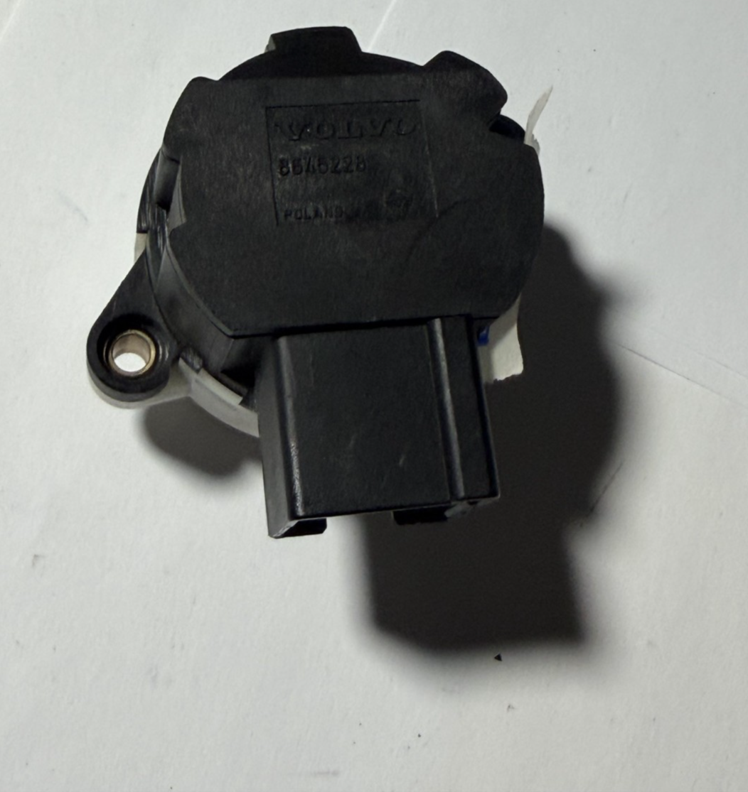 2000-2012 Volvo S60 S80 V70 C70 Ignition Starter Switch Plug 8645228