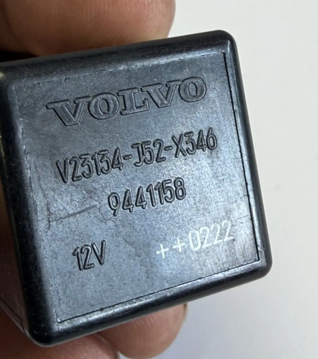98 99 00 01 02 03 04 05 06 Volvo Relay V23134-J52-X346, 9441158 Black by Volvo