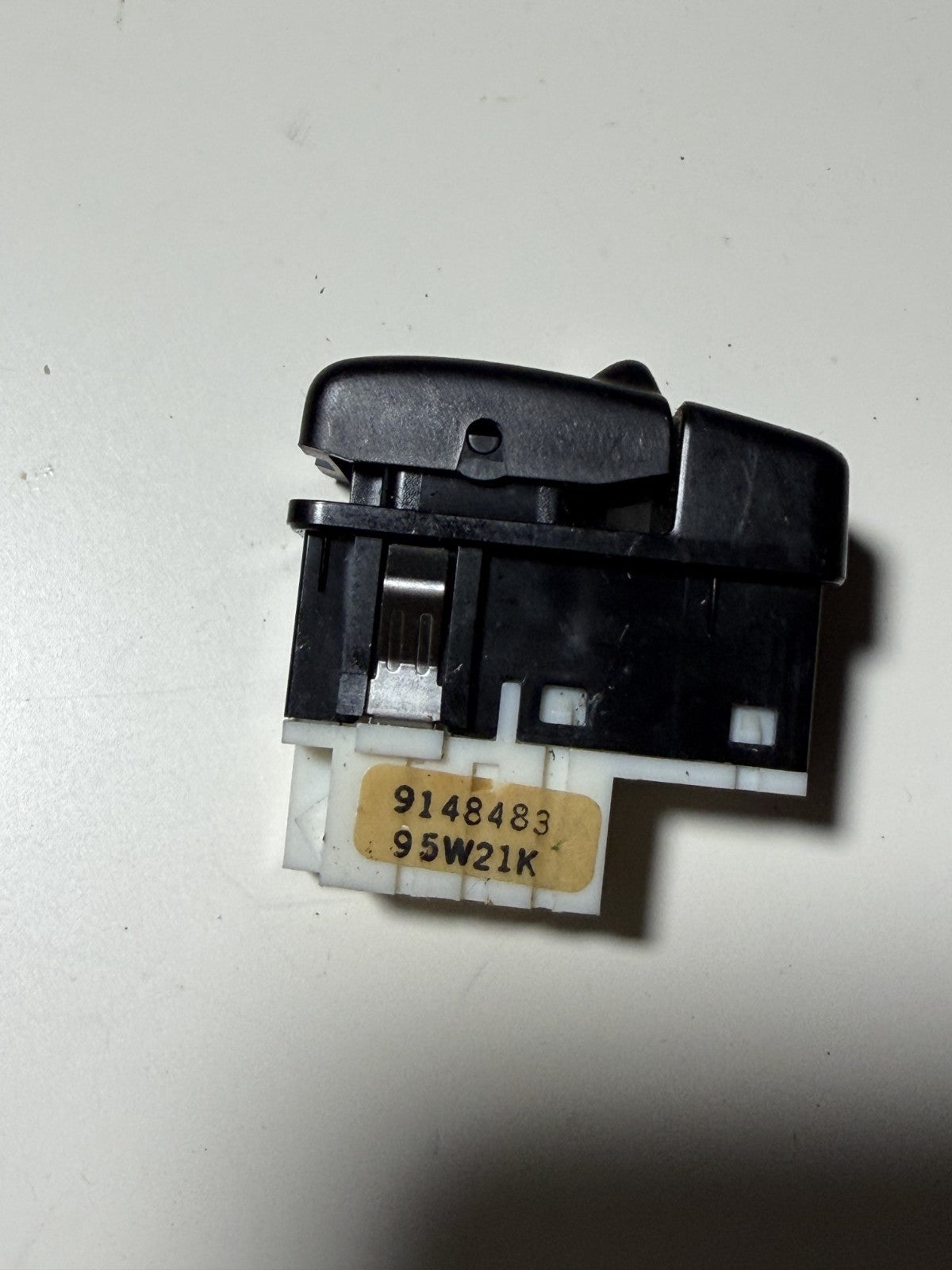 1993 1994 1995 1996 1997 Volvo 850 Power Door Lock Switch 9148483 95W21K