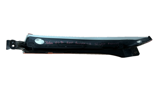 2003-2006 Volvo XC90 Tail Light Taillight Upper Right RH Passenger Side 157618