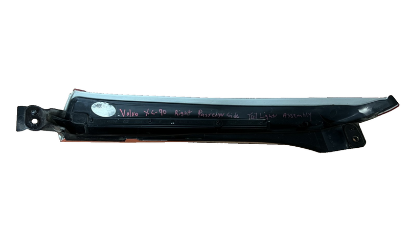 2003-2006 Volvo XC90 Tail Light Taillight Upper Right RH Passenger Side 157618