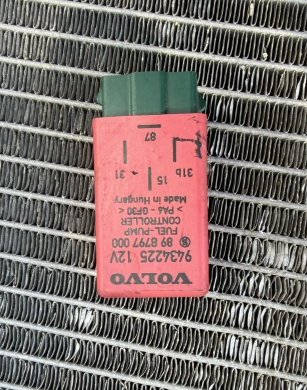 1993 1994 1995 1996 Volvo 850 Fuel Pump 4 Pin Relay 12V 9434225, 89 8797 000 Red by Volvo