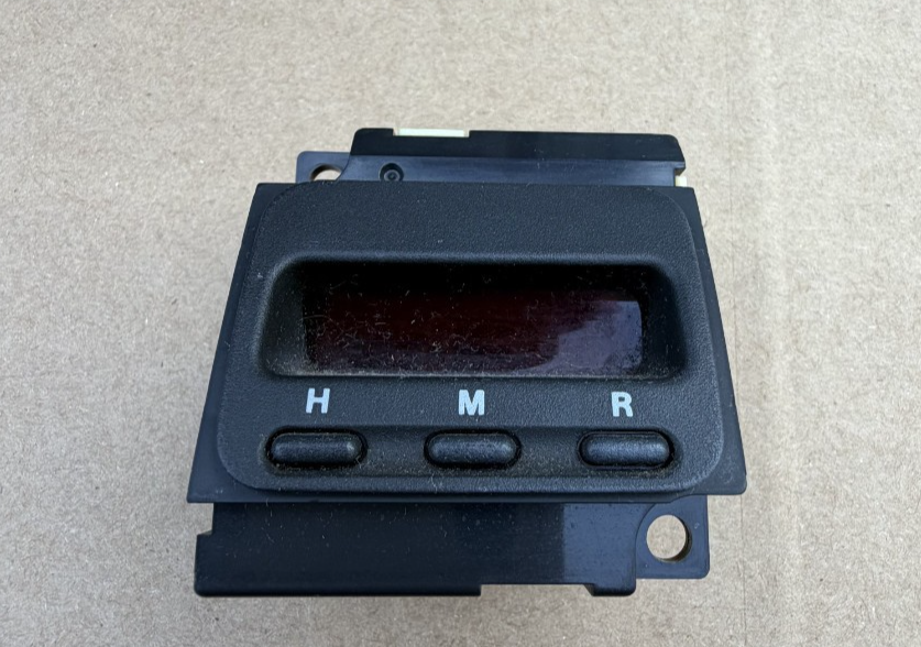 97 98 99 00 01 Honda CR-V Front Center Dash Digital Clock 2450 8AD318-A08