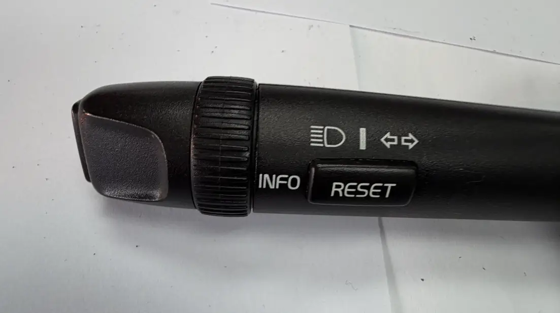 2004 2005 2006 Volvo S80 Turn Signal Info Reset Switch 30768097, 05W21D by Unbranded