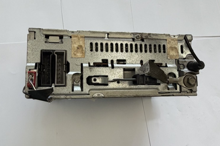 1998-2000 Dodge Grand Caravan AM FM Radio Cassette CD Player Receiver 04704383AH