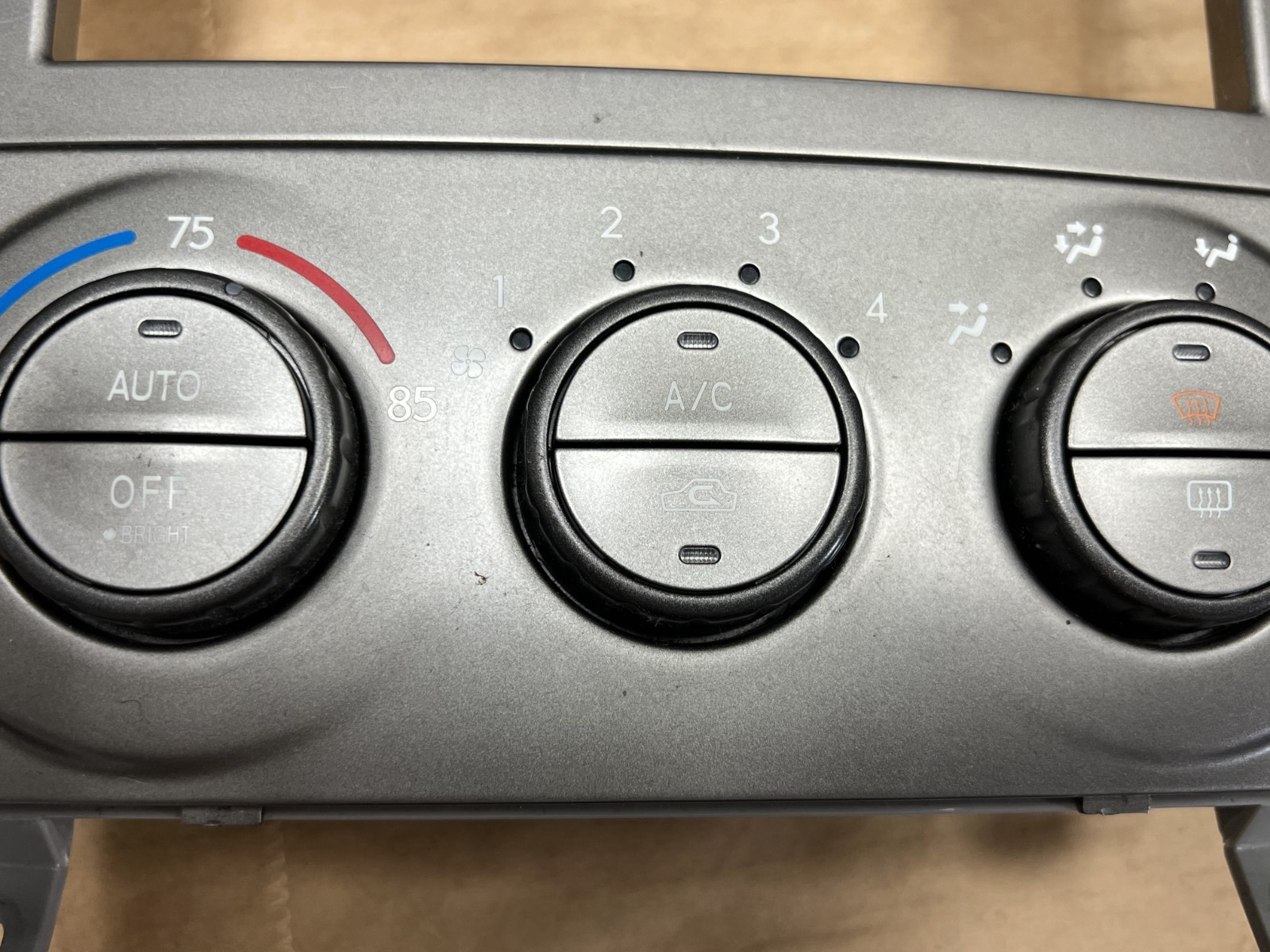 2004 Subaru Forester AC Heater Climate Control with Vents Dash Bezel 72311SA022
