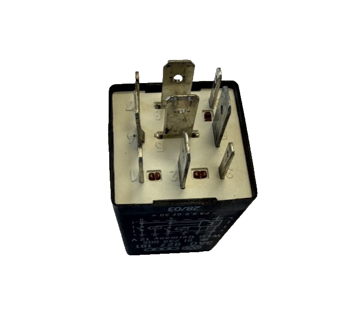 99-05 Volkswagen Jetta Accessory Power Relay 3A0 927 181, 61 233 005 Black by Volkswagen