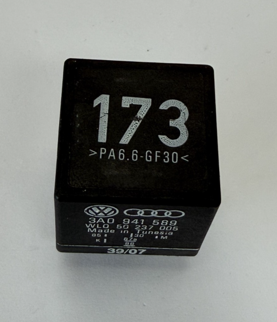 1999-2002 Volkswagen Cabrio Audi Daytime Running Light Relay 3A0 941 589 Black