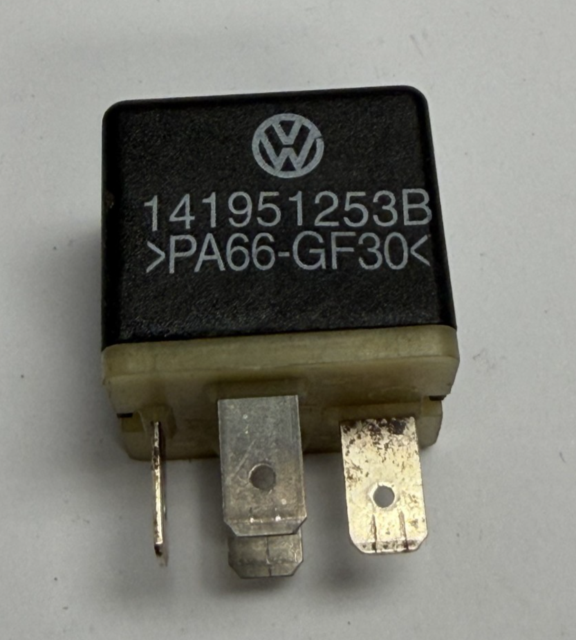 1999 2000 2001 2002 2003 2004 2005 Audi TT Multifunction Relay 141951253B Black