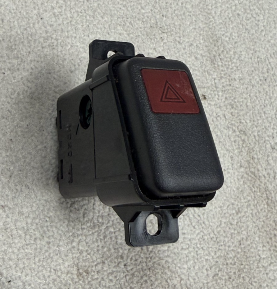 1997 1998 1999 2000 2001 Honda CRV Emergency Hazard Light Switch Button M11769