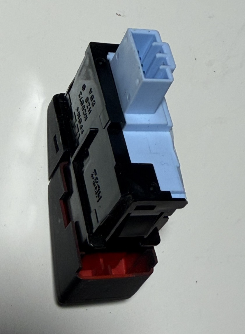 03-07 Honda Accord Emergency Hazard Flasher Switch M25072