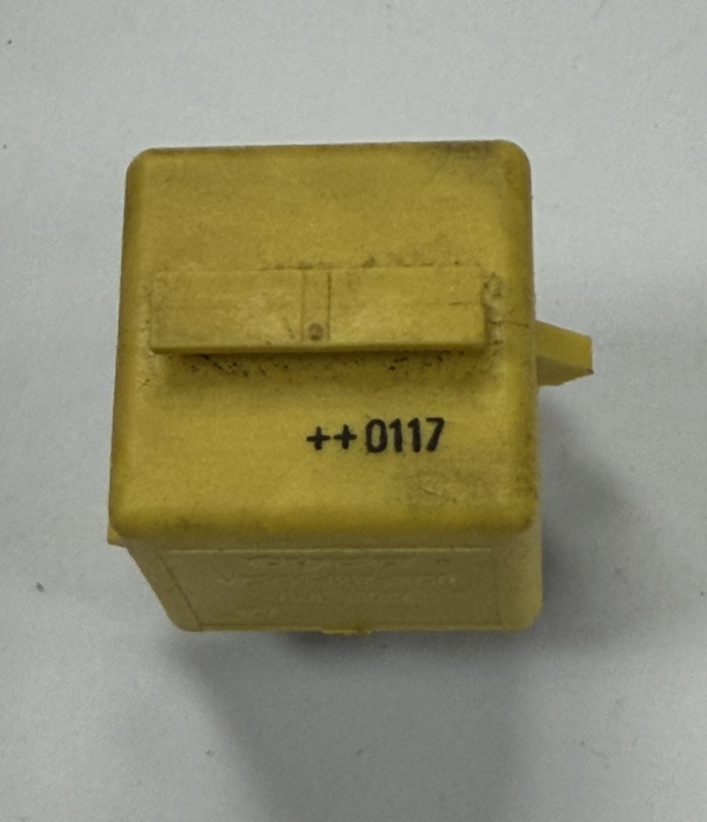 1995-2004 Land Rover Range Rover 4 Pin Relay V23134 B52 X130, YWB 10027