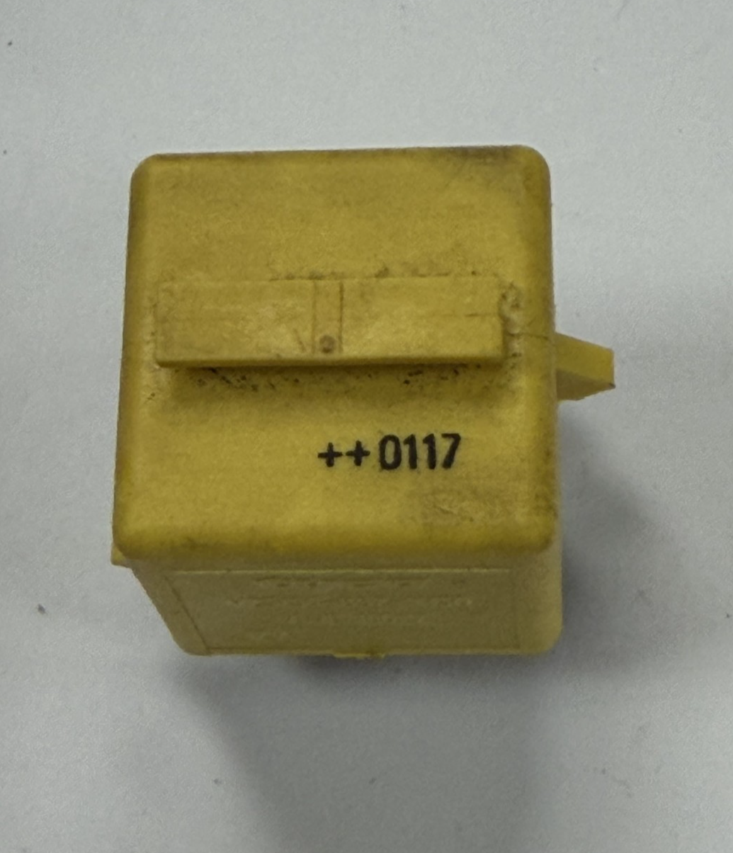 1995-2004 Land Rover Range Rover 4 Pin Relay V23134 B52 X130, YWB 10027