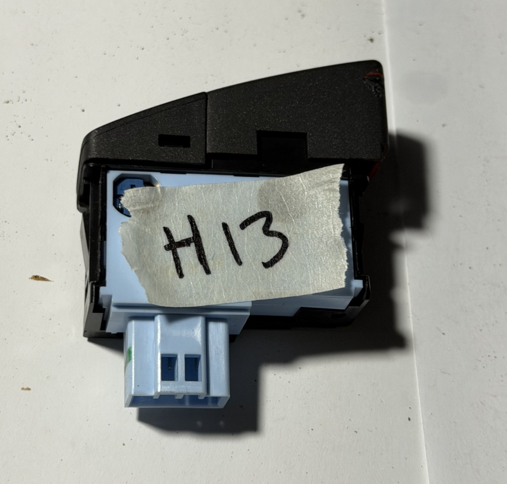 2003-2007 Honda Accord Emergency Hazard Flasher Switch M25072
