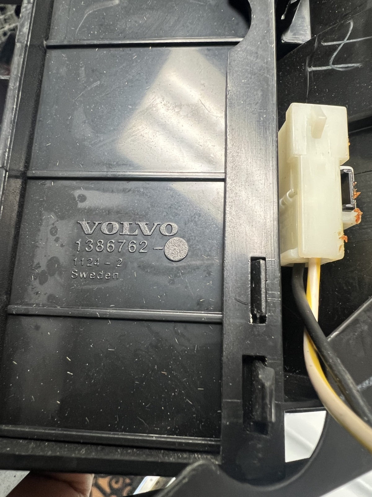 1995-1998 Volvo 960 S90 V90 Dash Trim Climate Surround 9137518, 1386762