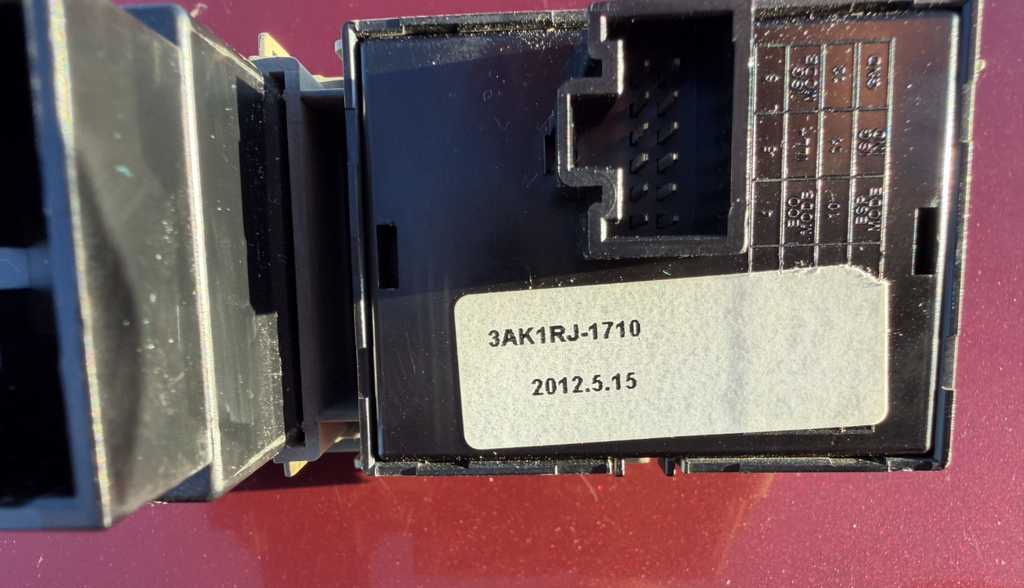 12 13 14 15 16 17 Hyundai Accent Dimmer ECO Traction Control Switch 3AK1RJ-1710