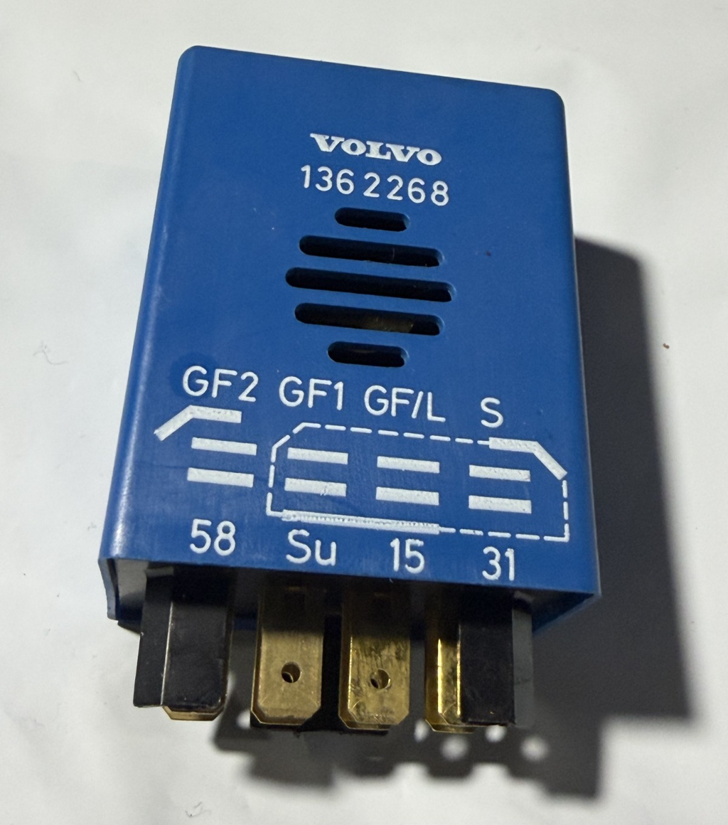 1975-1982 Volvo 260 Seat Belt Reminder Relay 1362268, 5SA 004 396 00