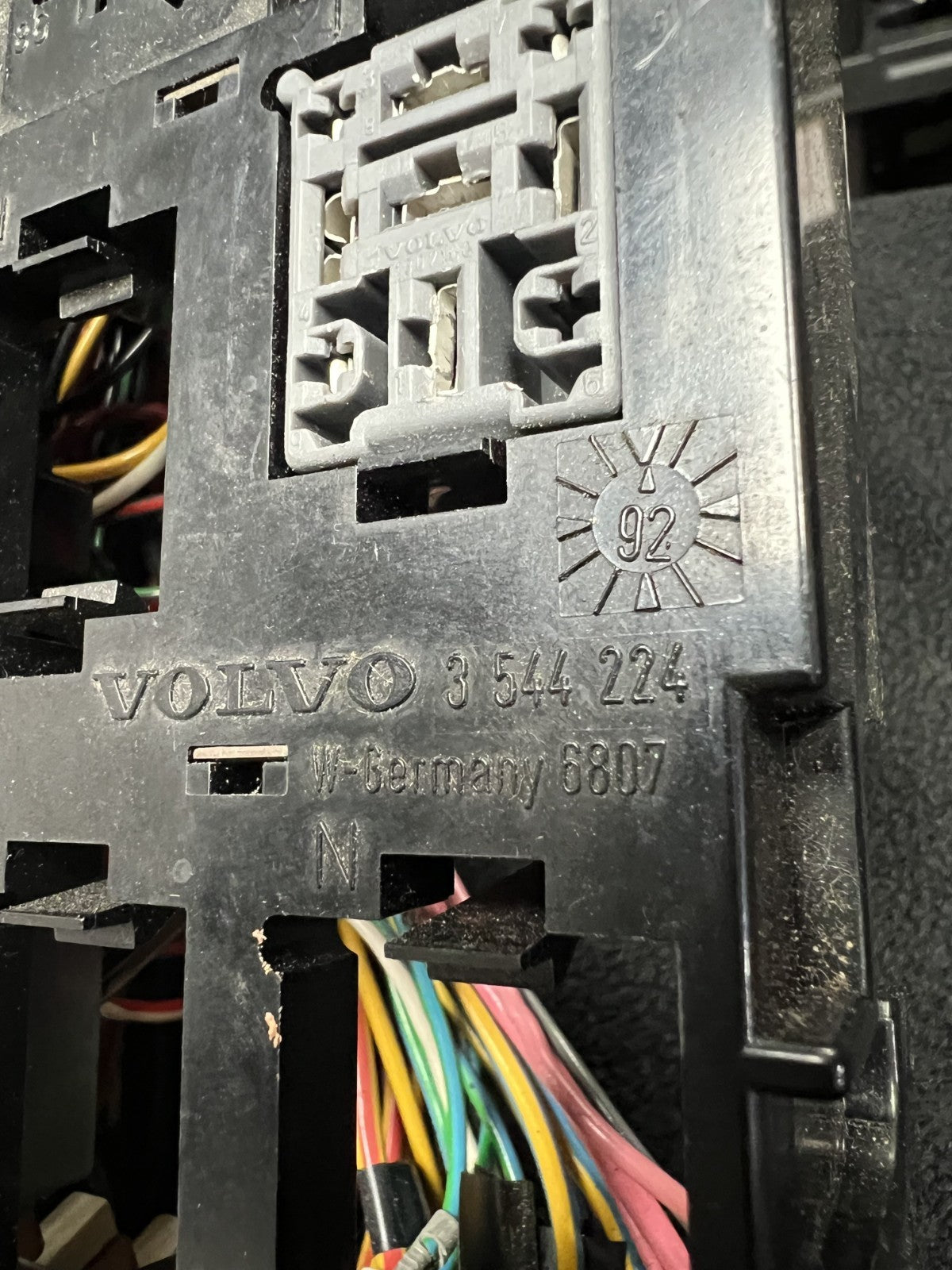 1990 1991 1992 1993 1994 1995 Volvo 940 Dash Fuse Junction Box OEM 3 544 224