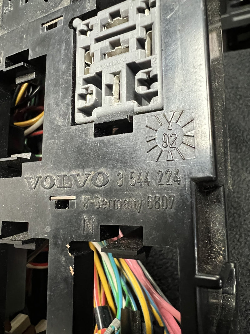 1990 1991 1992 1993 1994 1995 Volvo 940 Dash Fuse Junction Box OEM 3 544 224