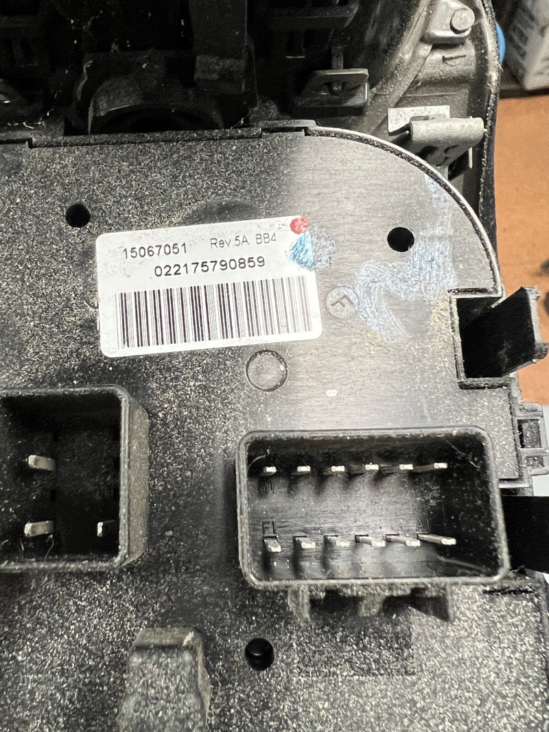 2002-2005 GMC Envoy Headlight Headlamp Fog Light Switch Vent Trim OEM 15067051