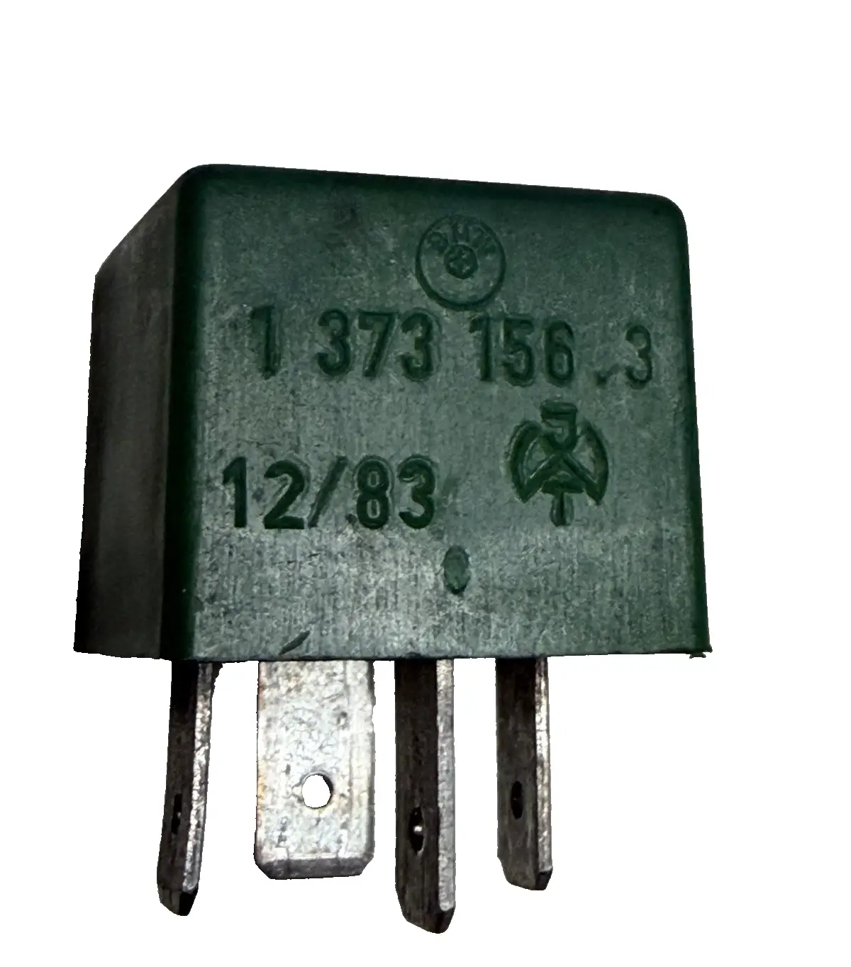 BMW E28 E30 4 Pin Relay 1 373 156 3, 1 373 156 12/83 Green by BMW close up