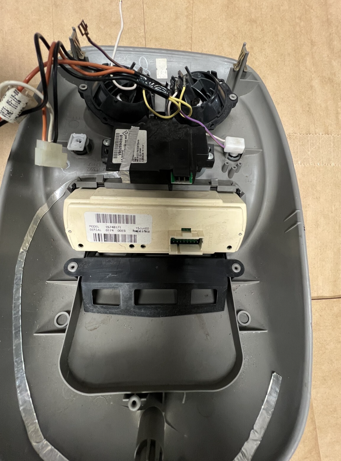 1999-2005 Chevrolet Tahoe Overhead Dome Light Rear Climate Control 15748171