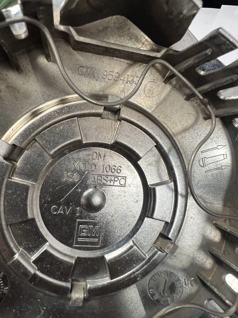 01 02 2001-2002 Oldsmobile Aurora Center Wheel Hub Cap Hubcap OEM 9594133