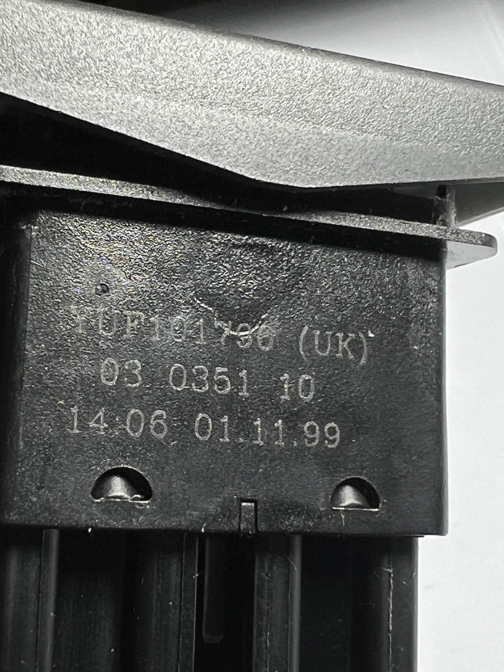 99-04 Land Rover Discovery Series II Central Lock Switch 03 0351 10, YUF101790