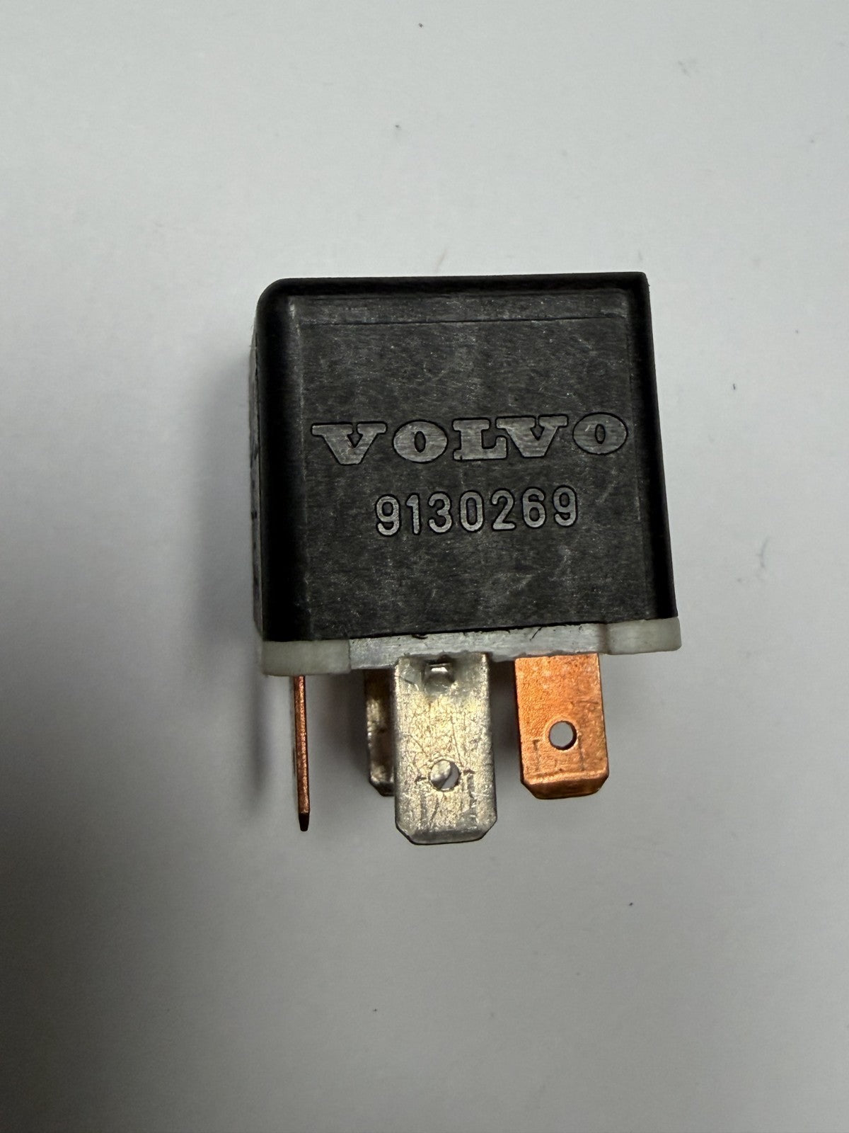 1993-2004 Volvo V70, S80, S70, C70, XC70 Hella Relay 9130269 Black