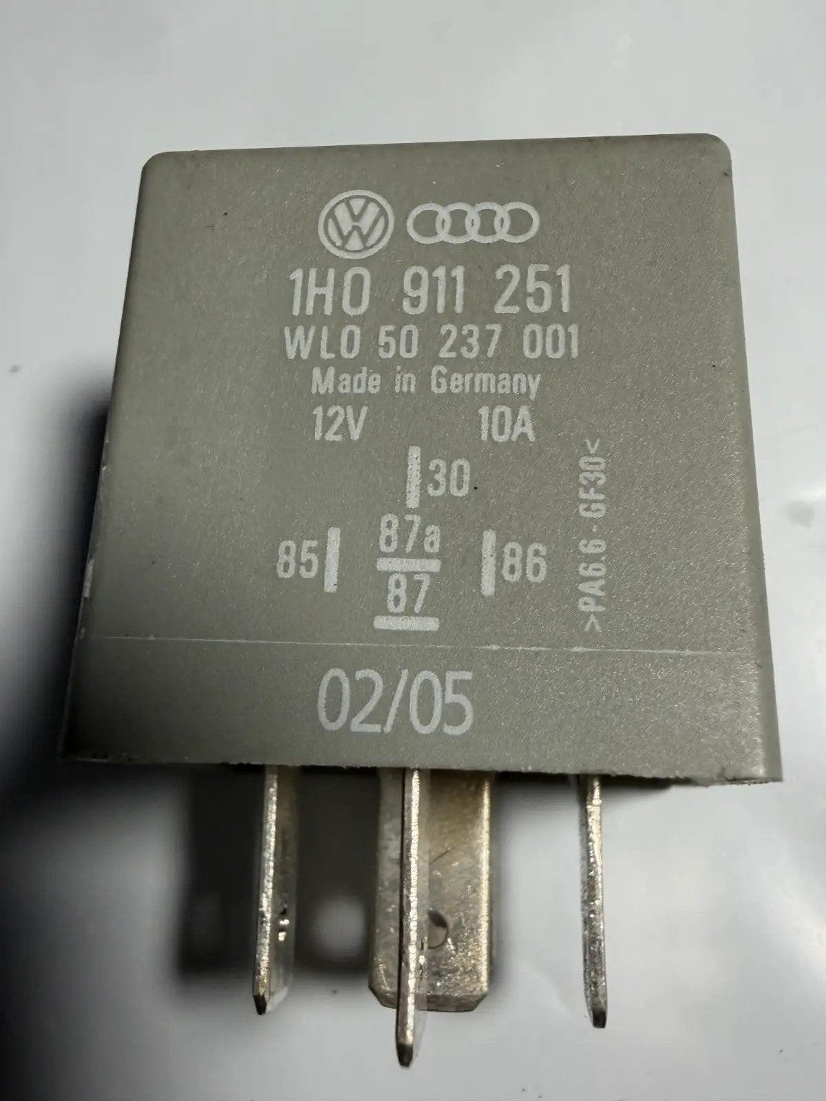 2000 2001 2002 2003 2004 2005 Audi TT Relay #126 12V 10A 1H0 911 251 Gray by Volkswagen