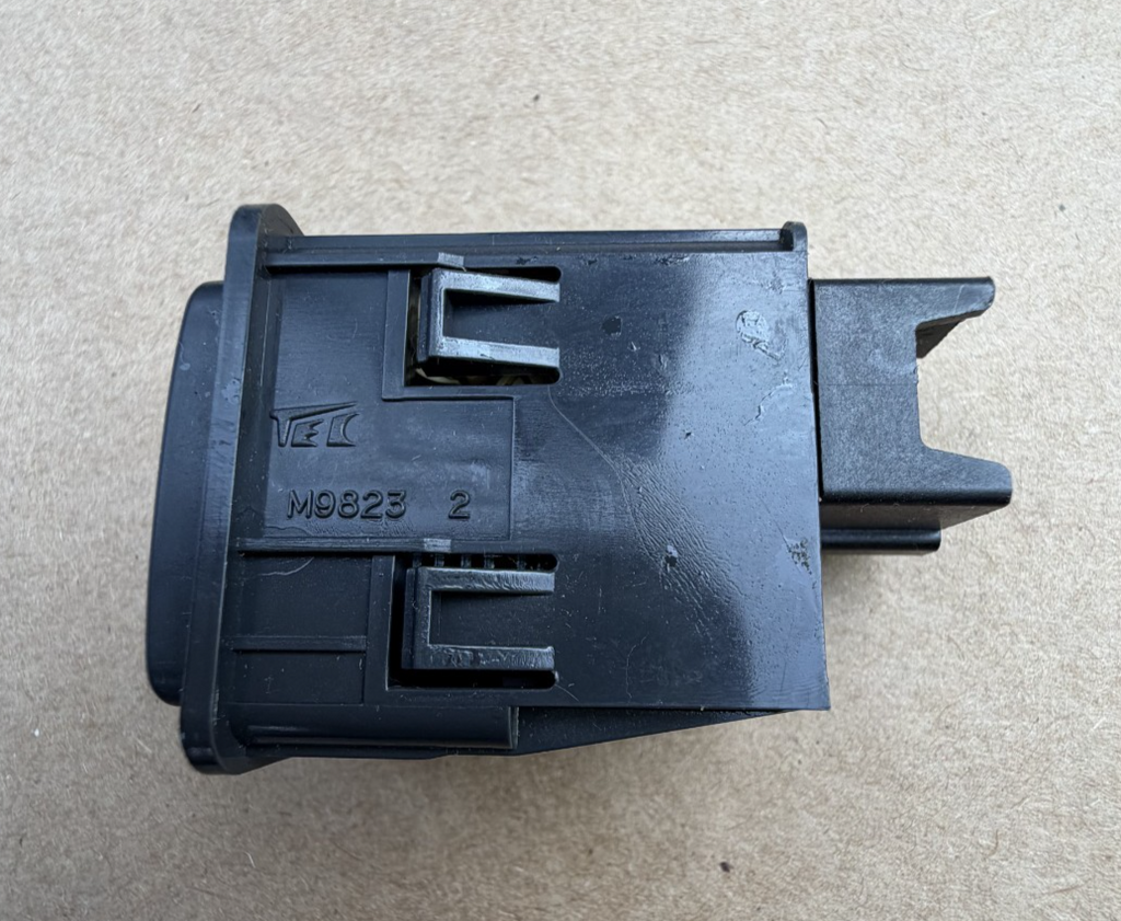 1997 1998 1999 2000 2001 Honda CR-V Cruise Control Switch Button M98232 Black