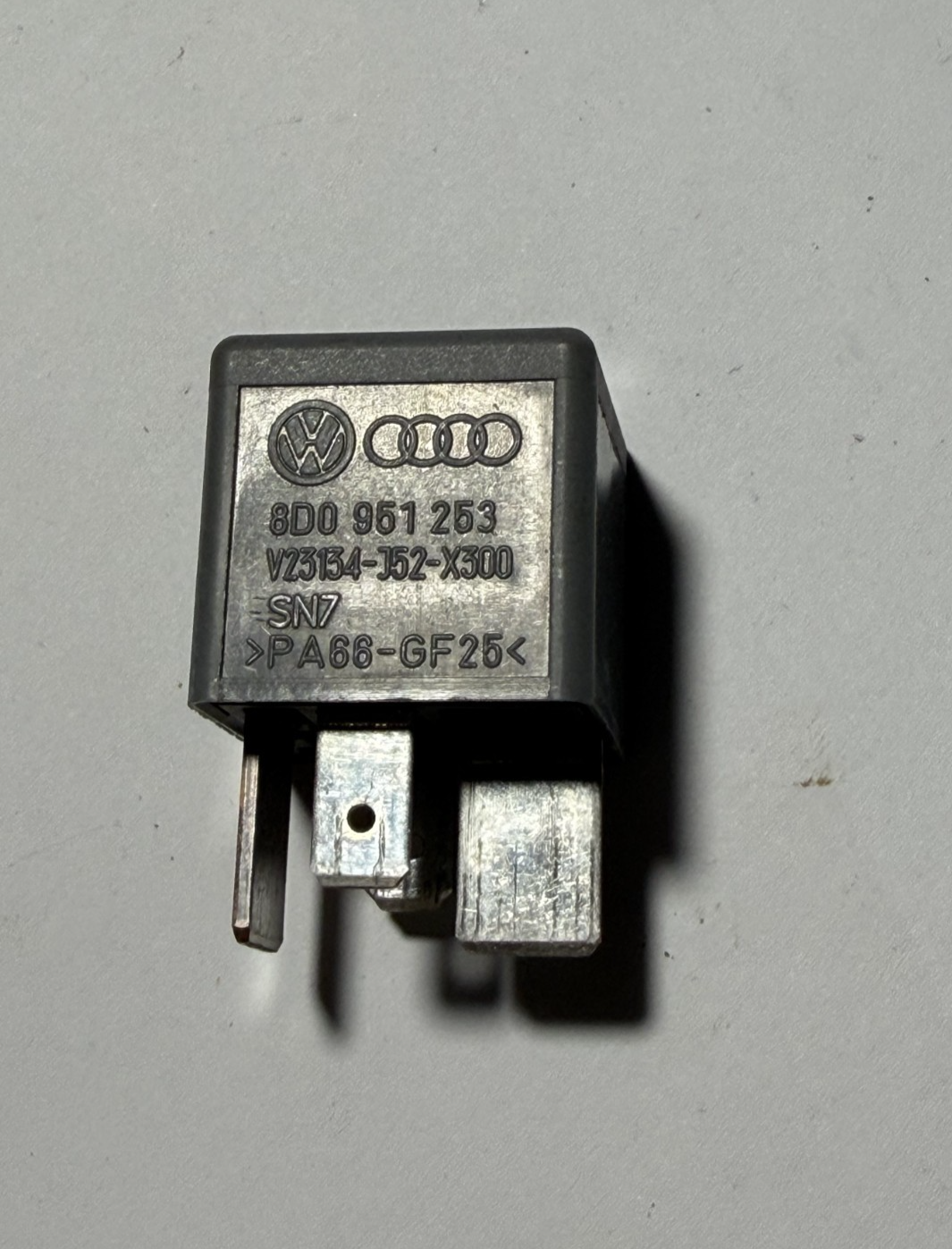 Multifunction Relay #370 8D0 951 253, V23134J52X300 fits 2003-2009 Audi A4