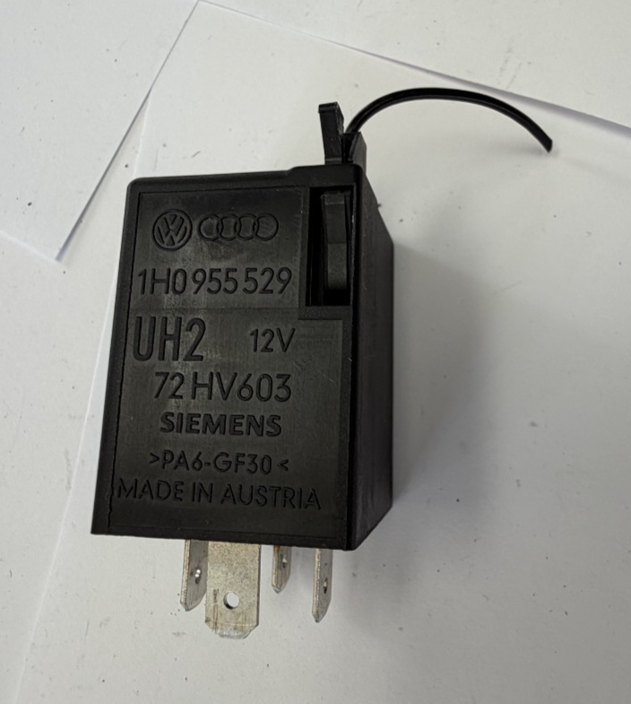 1999-2004 VW Eurovan GLS Rear Wiper Washer Control Relay 12V 1H0955529 by Volkswagen Audi