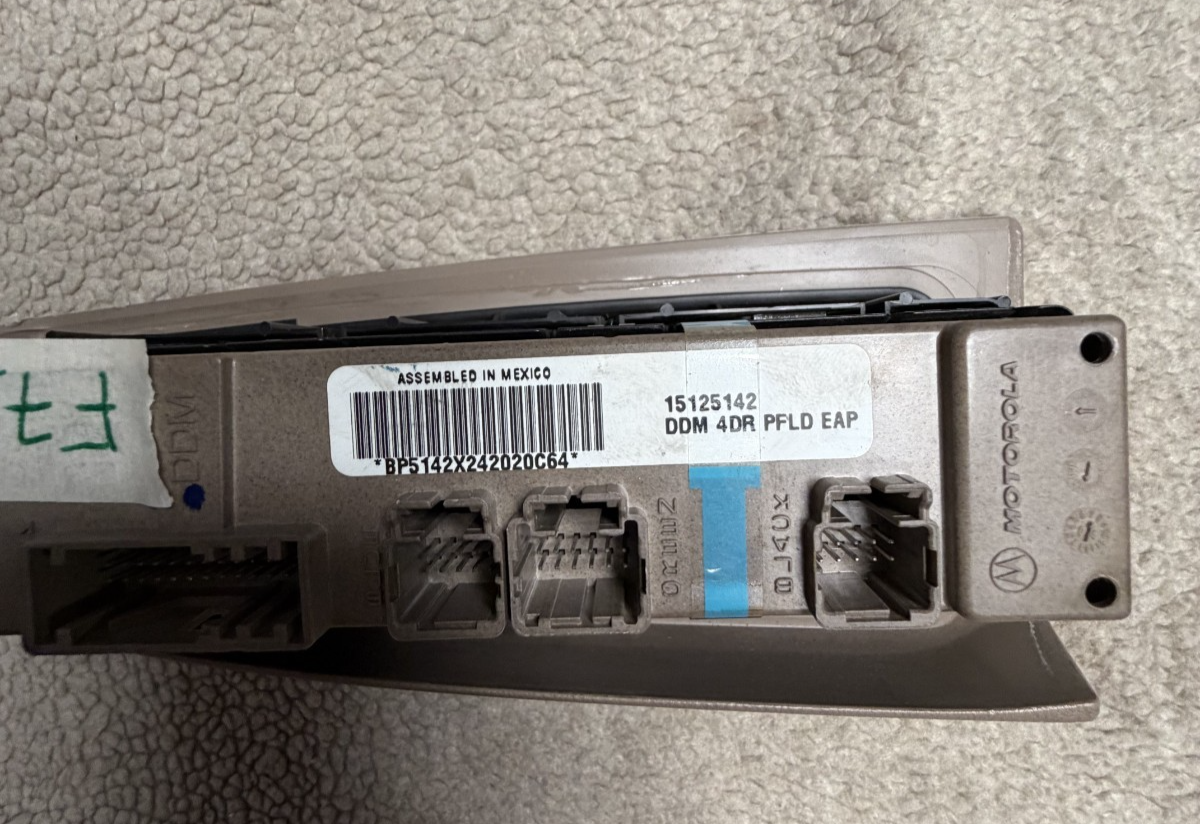 2003-2006 GMC Yukon Master Power Window Control Switch 15125142 Black Tan