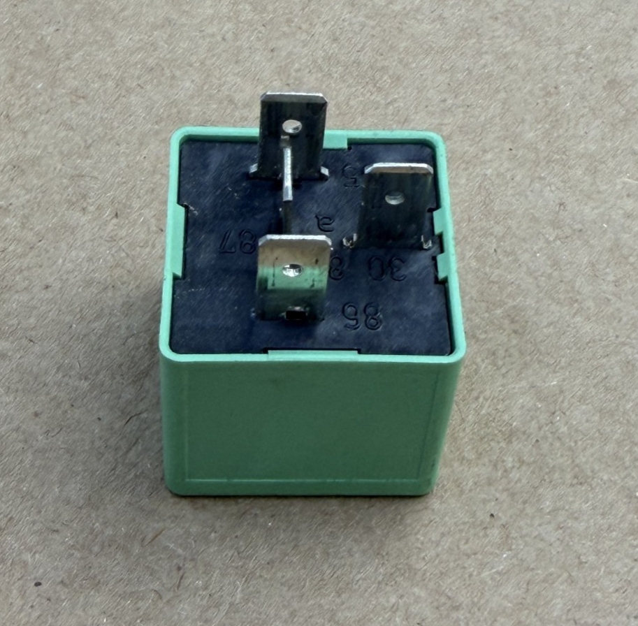 1999-2003 Toyota Solara Cooling Fan Relay 90080 87015, VF4 12F21 Z01 Green