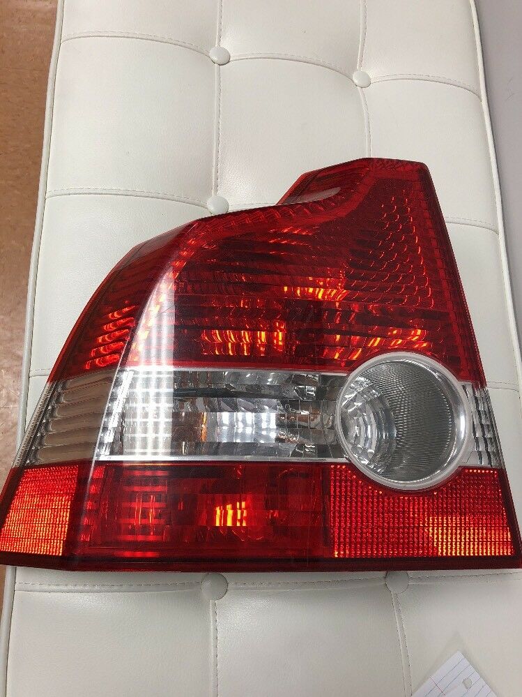 04-07 S40 DRIVER TAIL LIGHT LAMP left side taillight OEM bulb carrier S-40 NICE