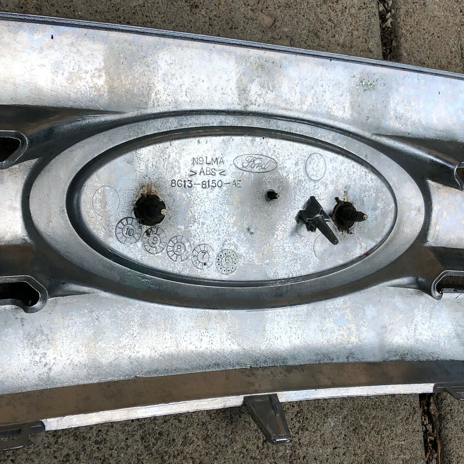 2008,2009 Ford Taurus X Front Grille Oem  8G13-8150-AE SILVER SHINE CHROME