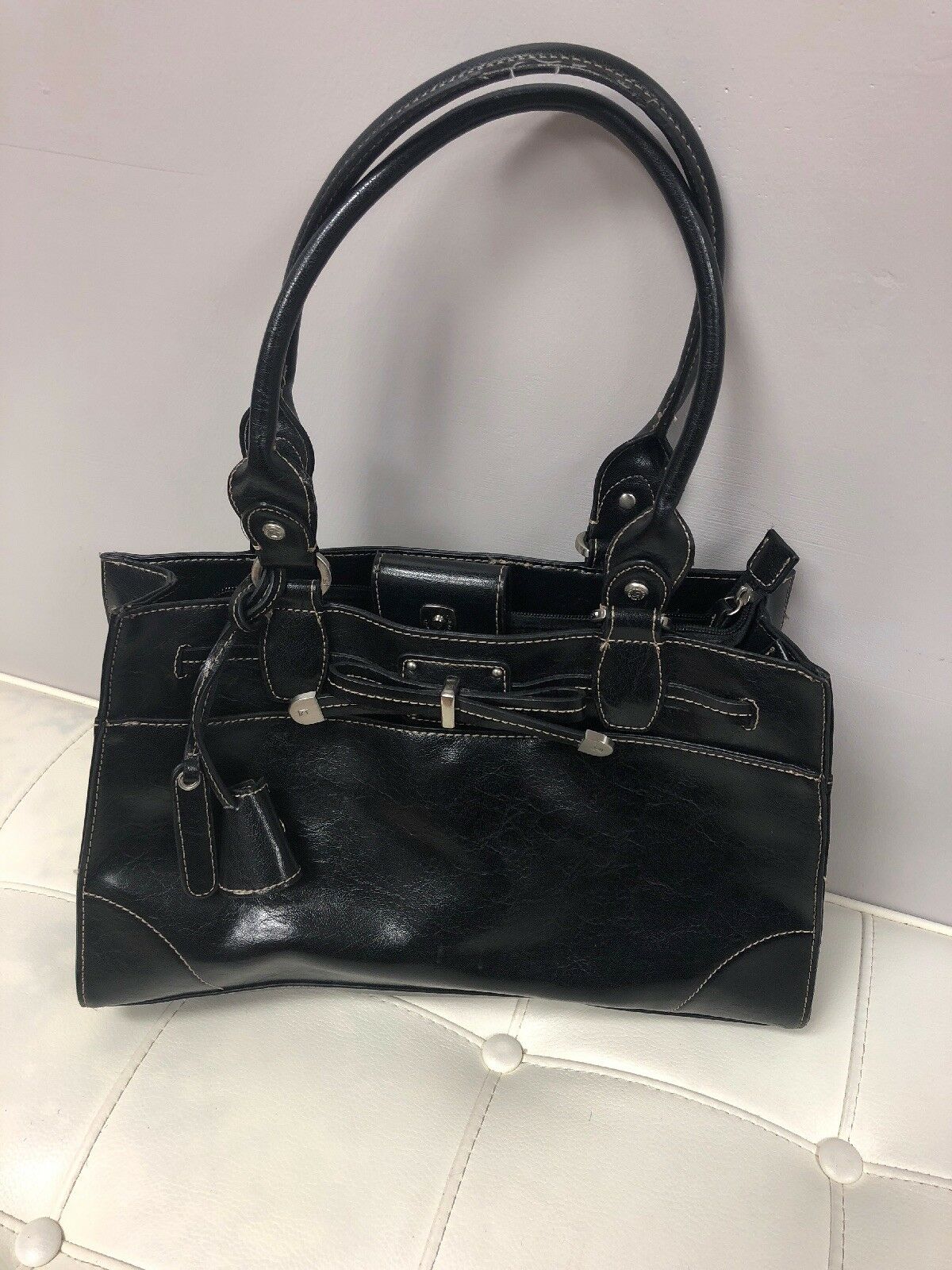 NWT Women's Liz Claiborne Black hand bag 8X9X2 Double Top & coin bag separator