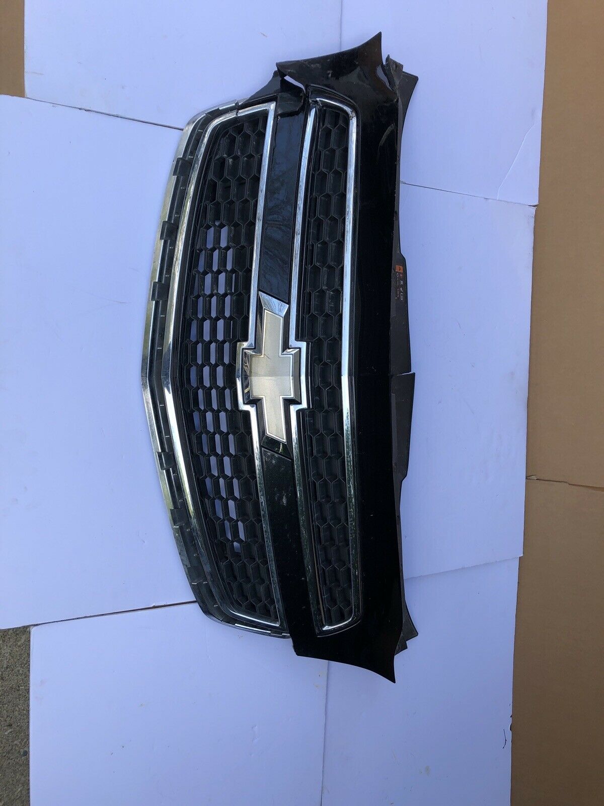 13 CHEVY MALIBU Front Bumper Support Frame Grille Grill Air Deflector 22883316