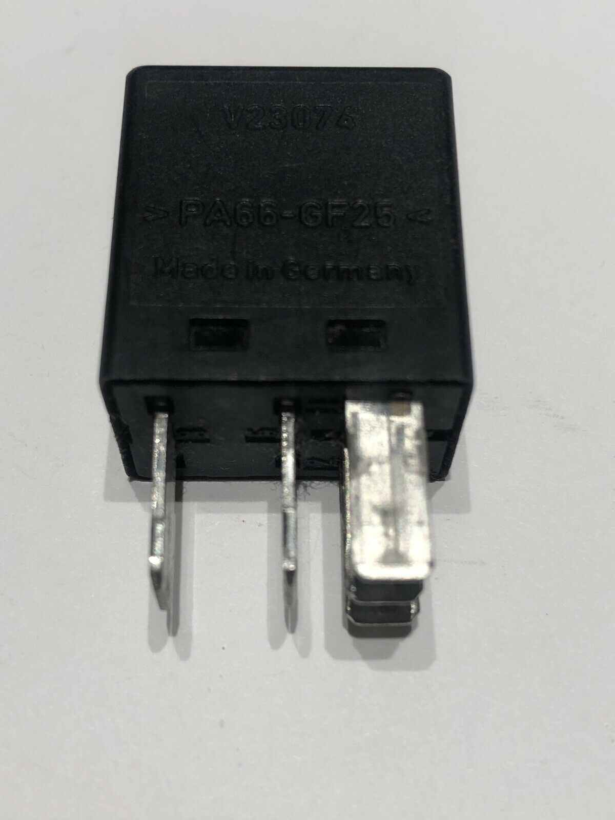 TE Connectivity V23074-A2001-A403 12V Plug-In Micro Automotive Relay NEW