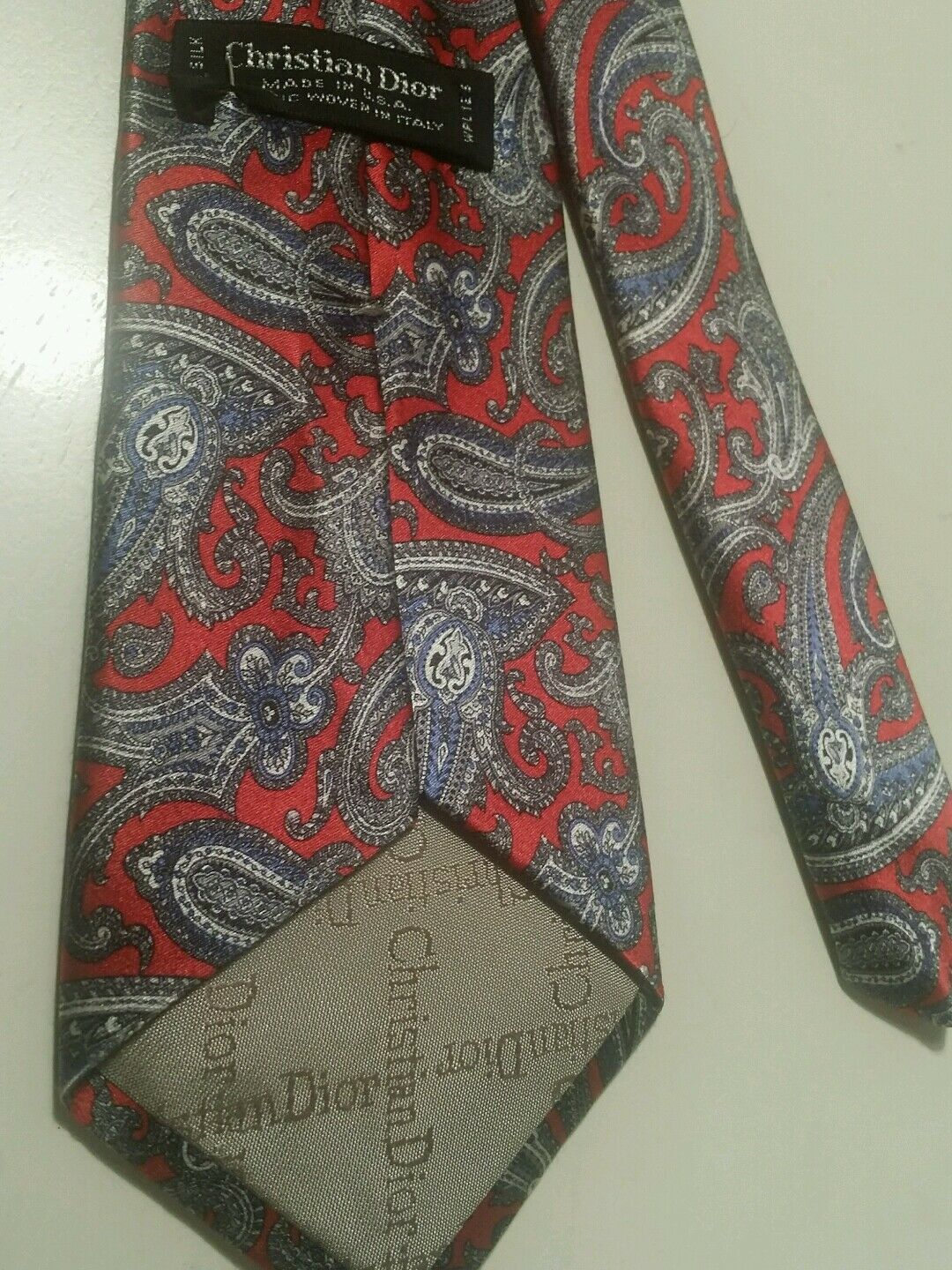 CHRISTIAN DIOR RED AND GRAY PAISLEY PRINT NECKTIE.