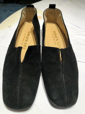 BRUNATE SUEDE LEATHER FLATS WITH GOLD BUCKLE AND RED ACCENT SZ 37/US 6.5