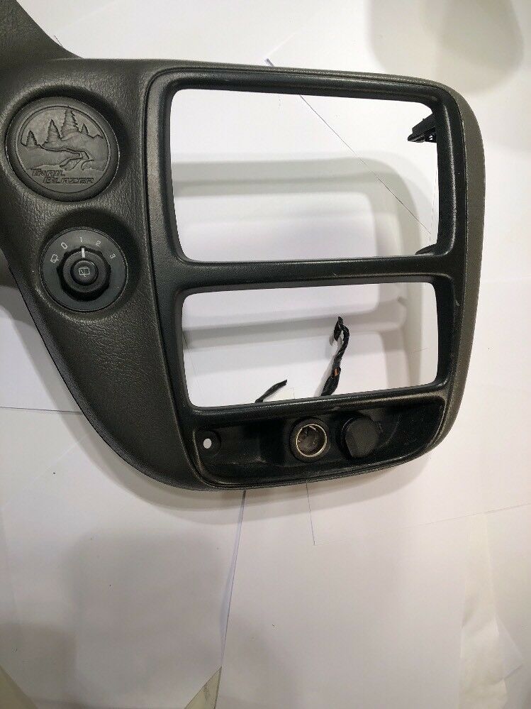 2004 chevy trailblazer dash bezel trim surround 2002-2009 ( 15124574 )