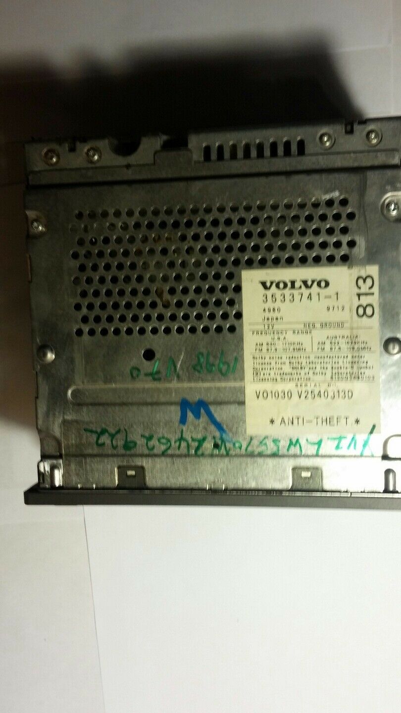 1998-04 03 02 01 00 Volvo v70 s40 v40 oem cassette player radio stereo 3533741