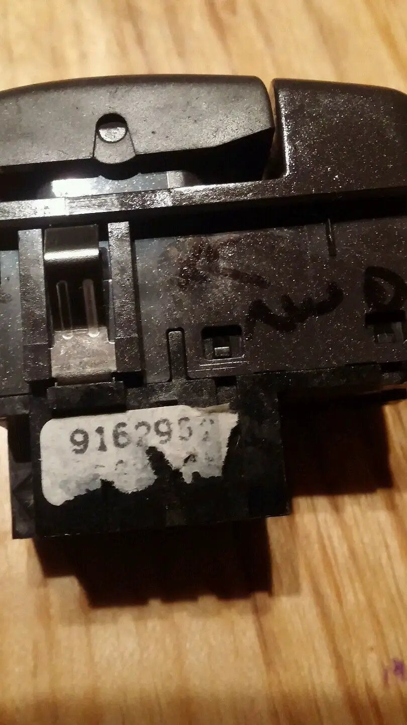 98 Volvo V70 S70 C70 Heated Mirror Rear Defrost Switch Button 9162952 oe by Volvo
