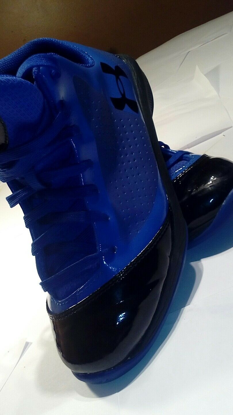 under Armour blue and black high top tennis sjoes size 5.5