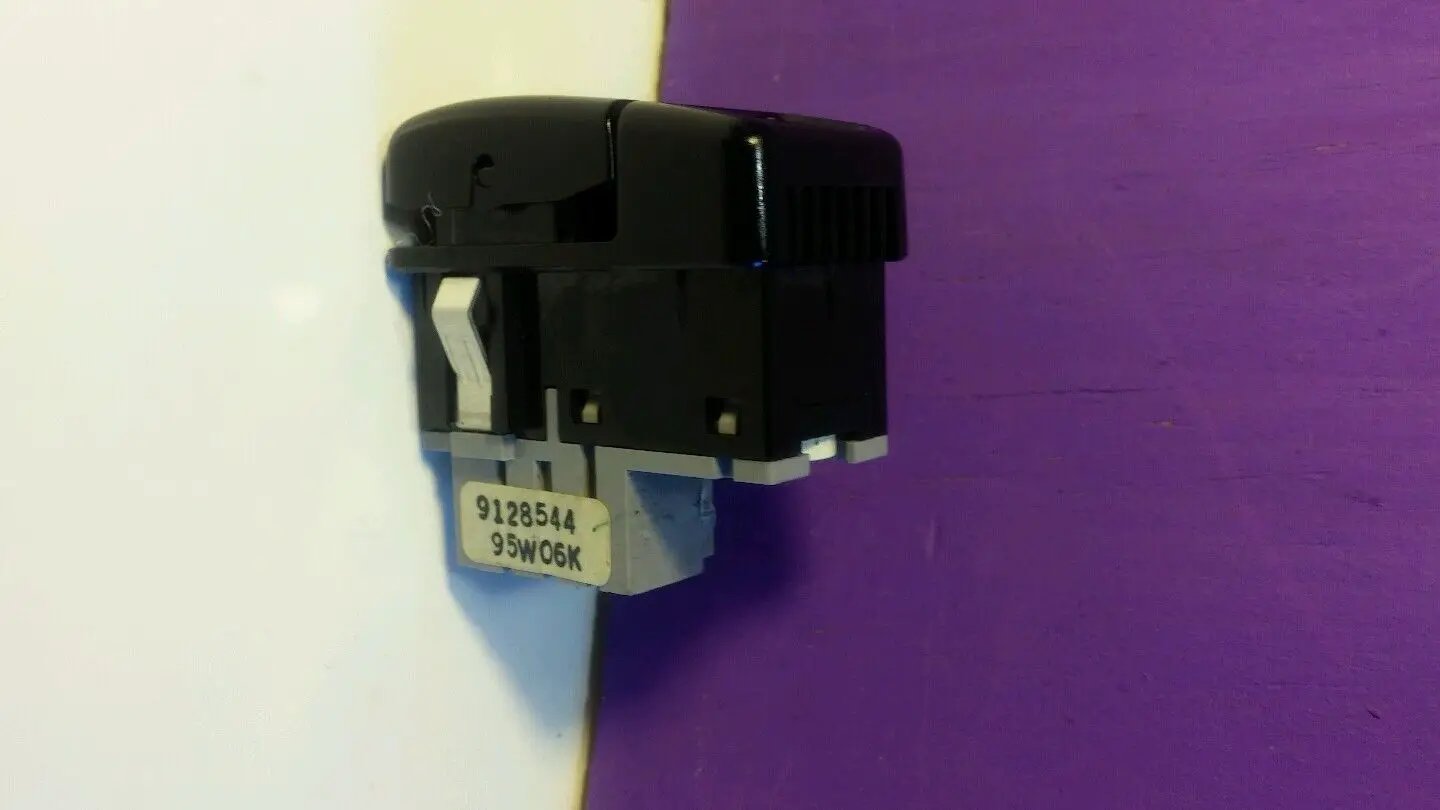 Volvo OEM TRACS Shut Off Switch 9128544 Black 850 94-97 by Volvo